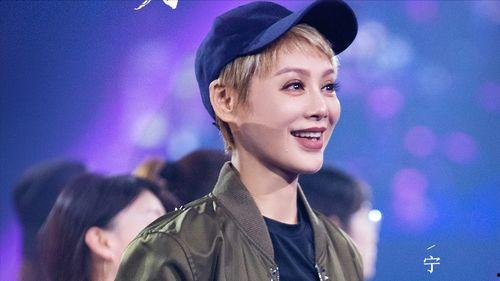 金姐爆料男歌手是谁啊视频,男歌手身份大曝光，视频爆料引发热议  第3张